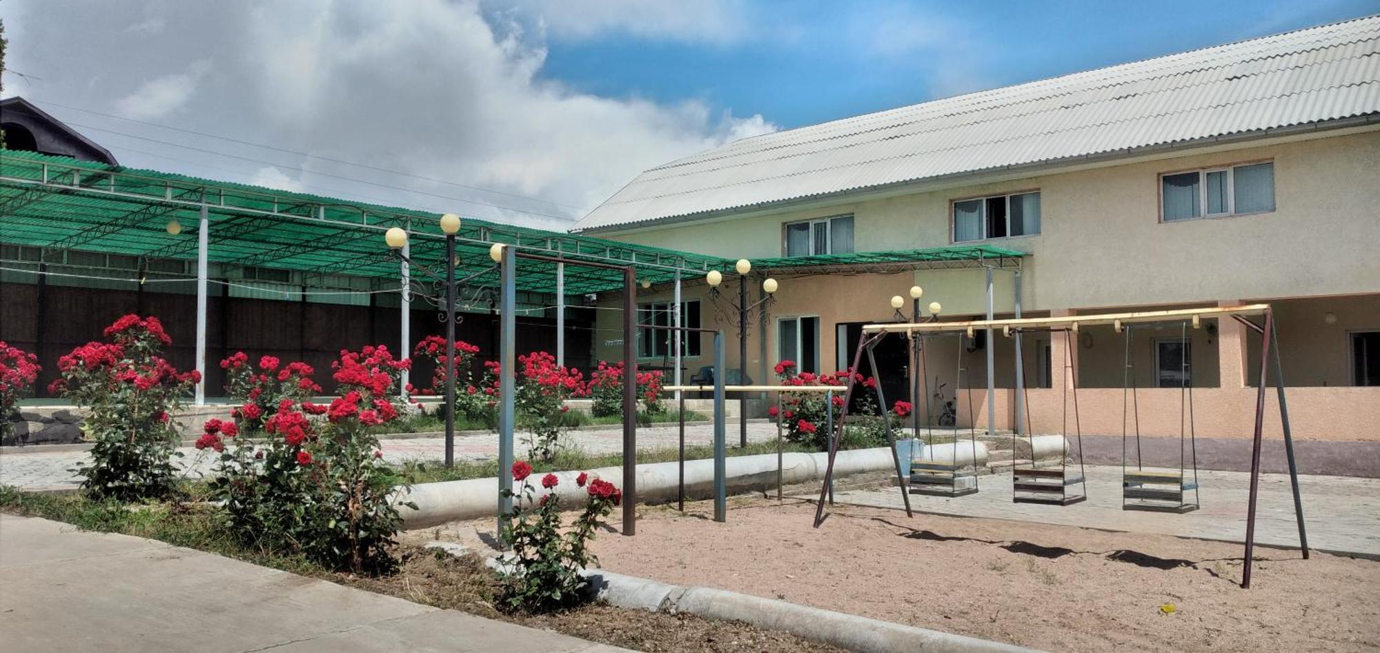 Yukon Hotel Bosteri Eksteriør billede